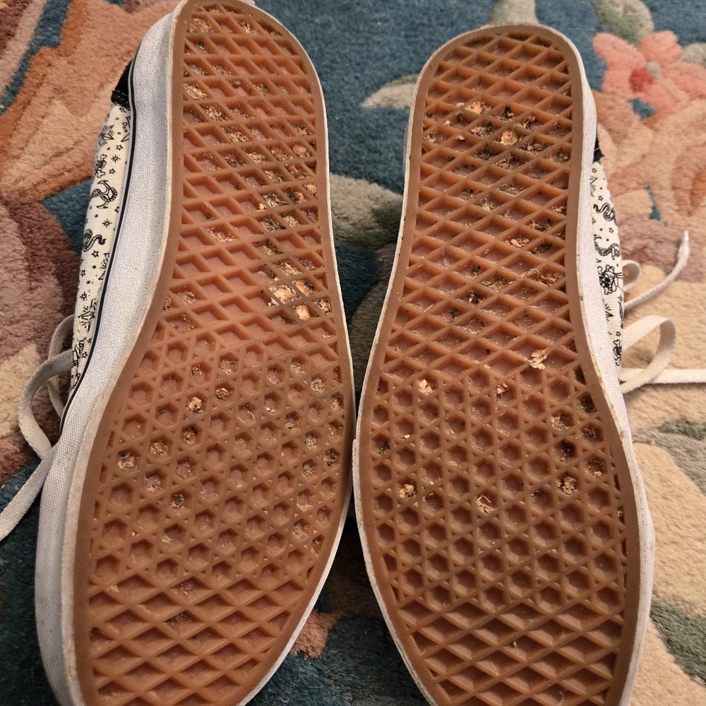 Vans Black and White Sneakers Classic Skate Style size mens 9.5 women's 11 - Picture 6 of 7